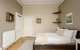 2 Bed Old Town Apartment - Next To Castle